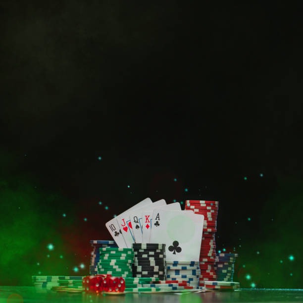 Wolf Gold slot game interface on legiontoto showing five-reel layout and payout table